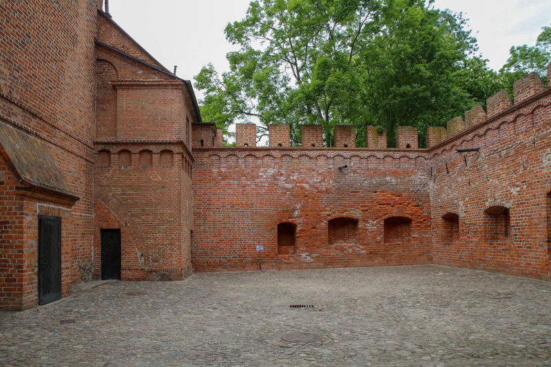 Zamek w Oporowie