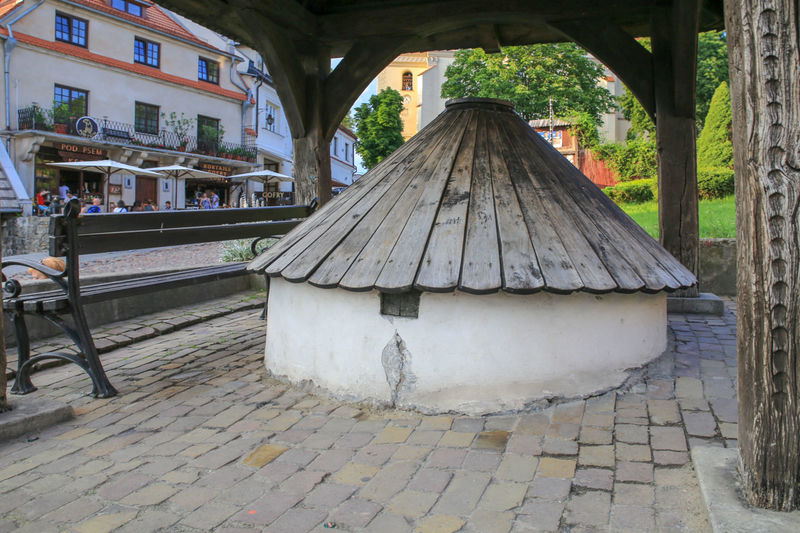 jedna ze studni - Kazimierz Dolny