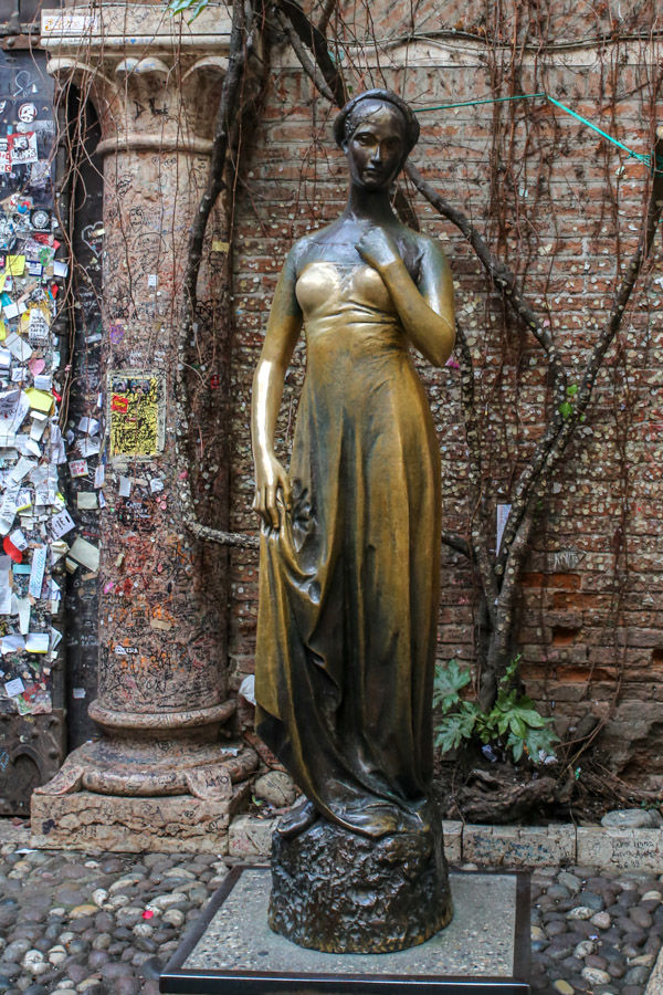 Rzeźba Julii (przed domem Julii w Weronie)