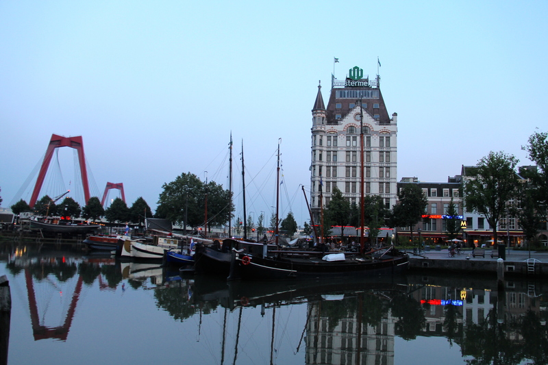Witte Huis i most Willemsbrug w Rotterdamie