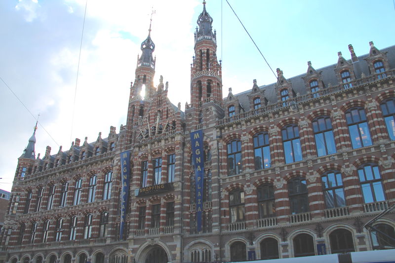 Fasada budynku Magna Plaza