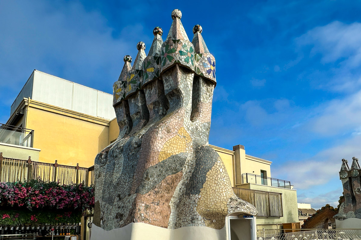 Wieżyczka na dachu Casa Batlló - konstrukcje tego typu charakteryzują architekturę Gaudiego