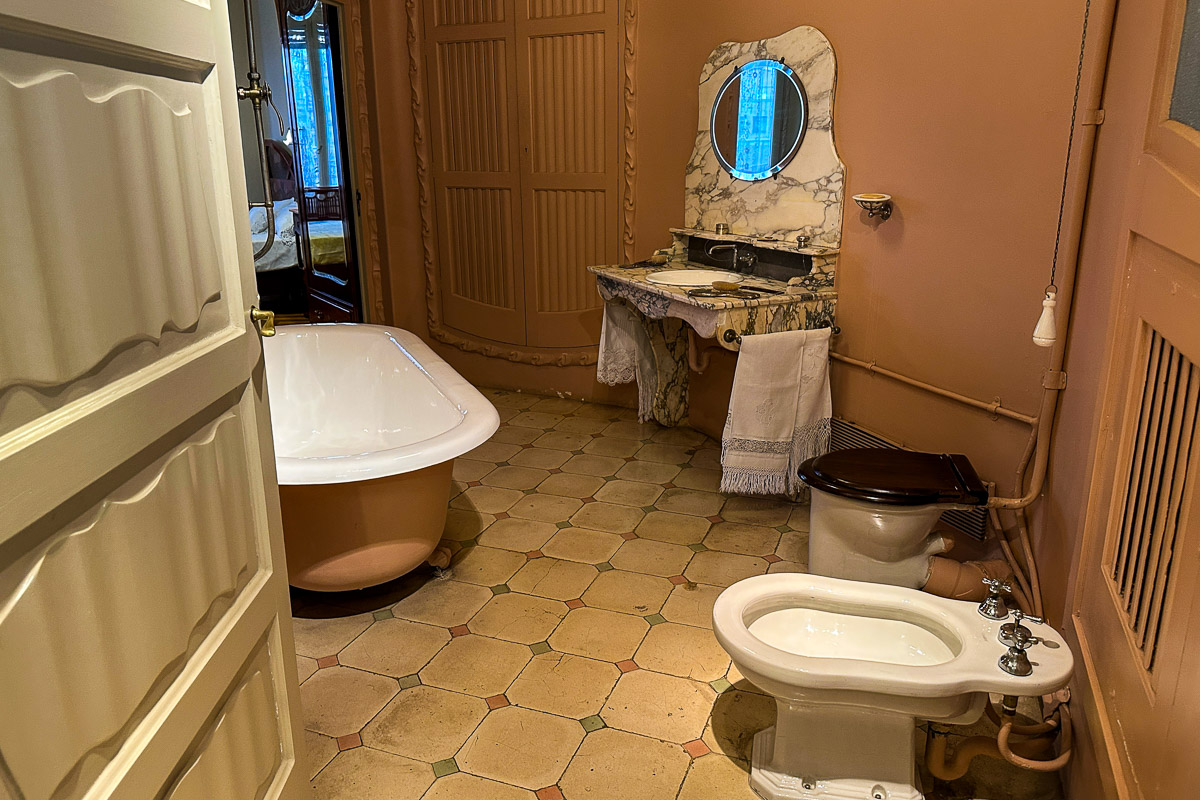 Łazienka w apartamencie Casa Milà
