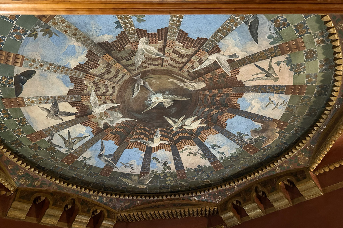 W Casa Vicens wszechobecne są nawiązania do flory i fauny