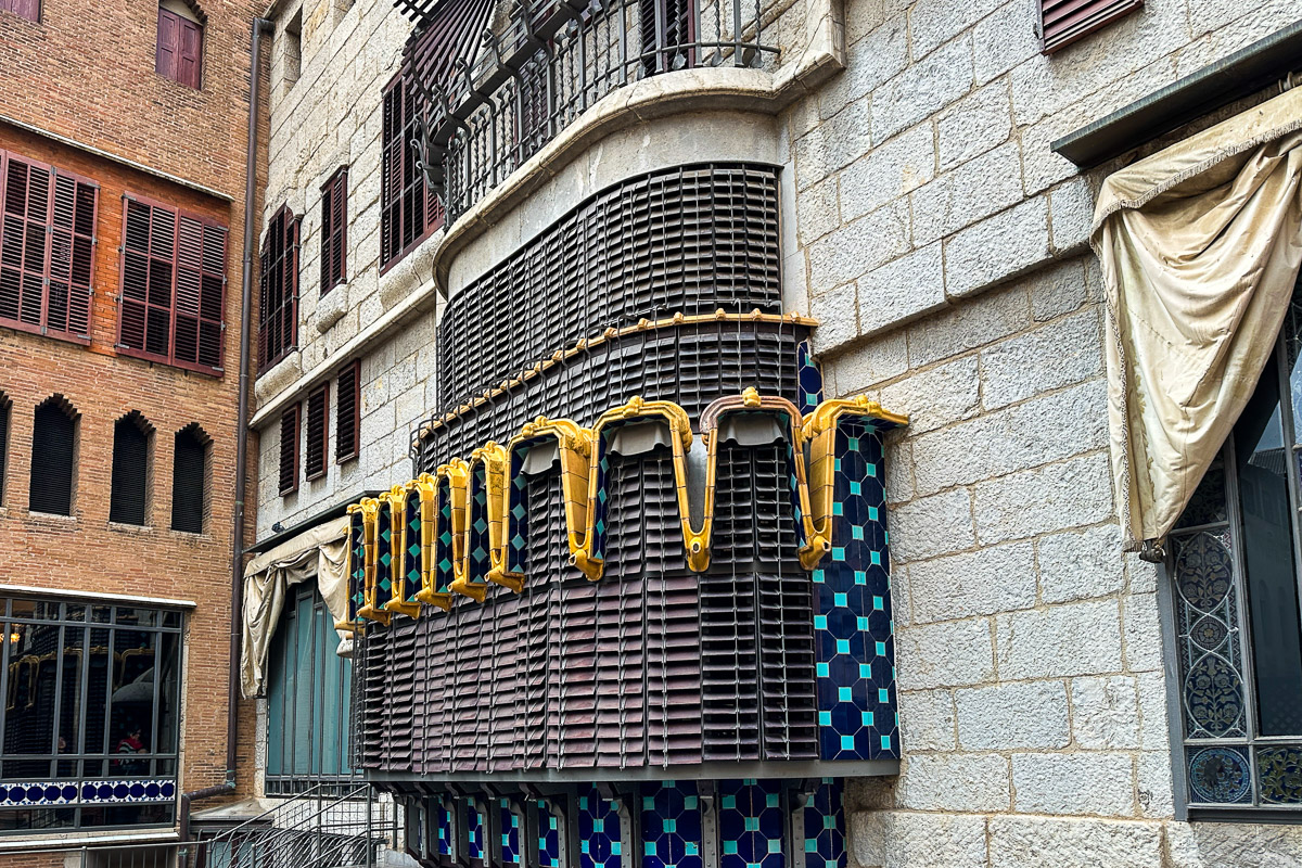 Tył Pałacu Güell