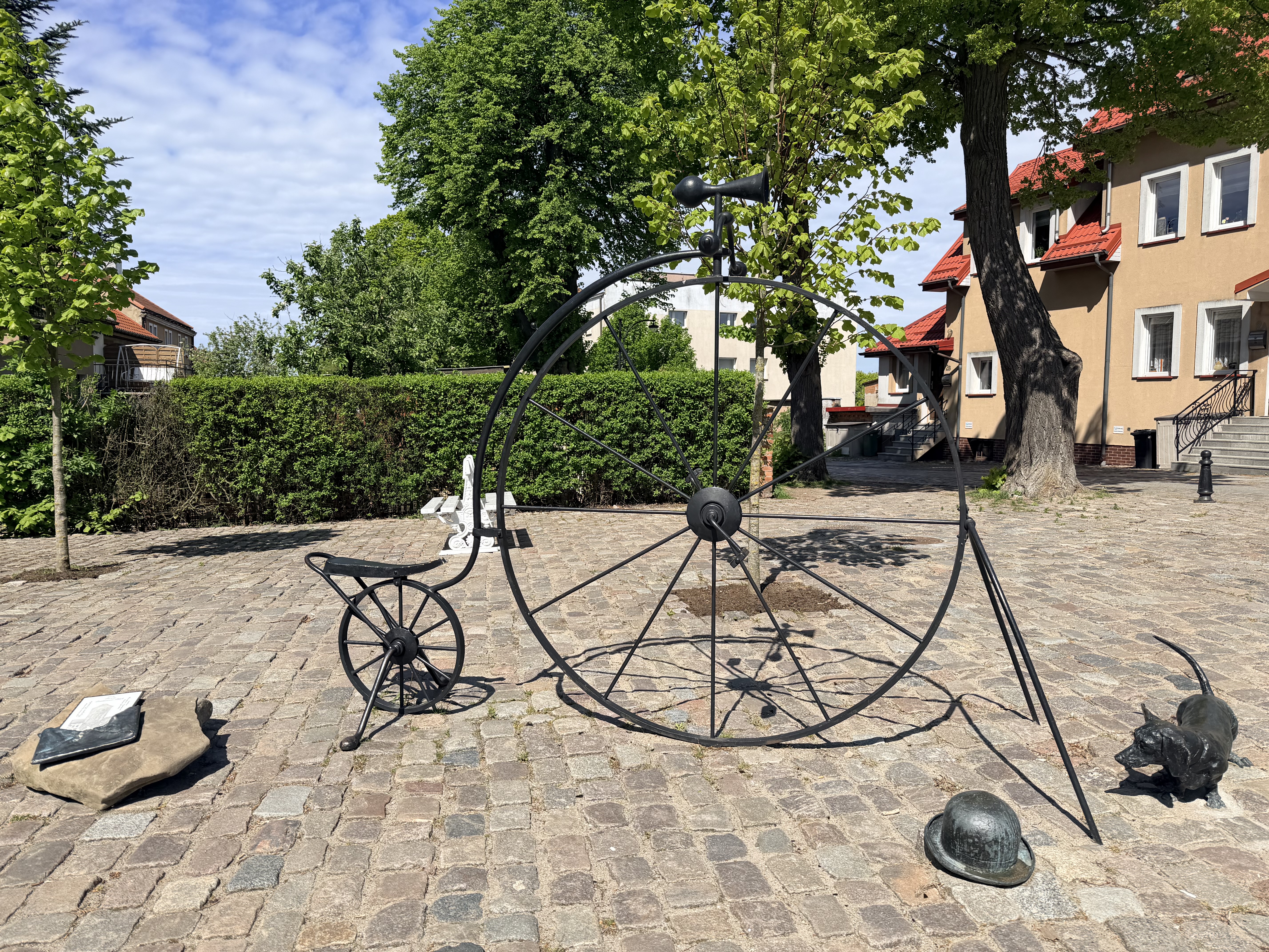 Instalacja Bicykl i jamnik - Darłowo