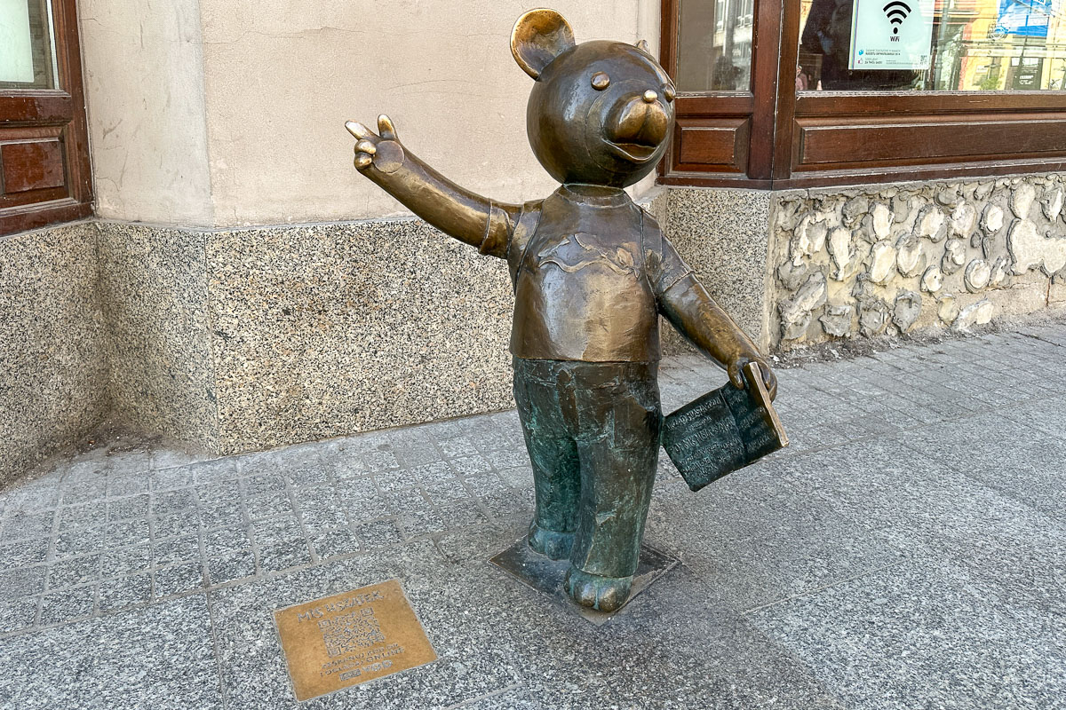 Miś Uszatek na ulicy Piotrkowskiej