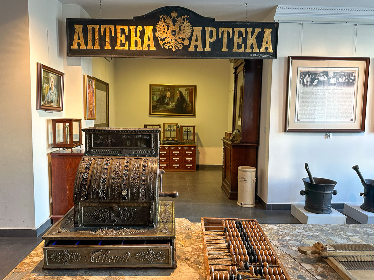 Muzeum Farmacji w Łodzi - zabytkowa kasa