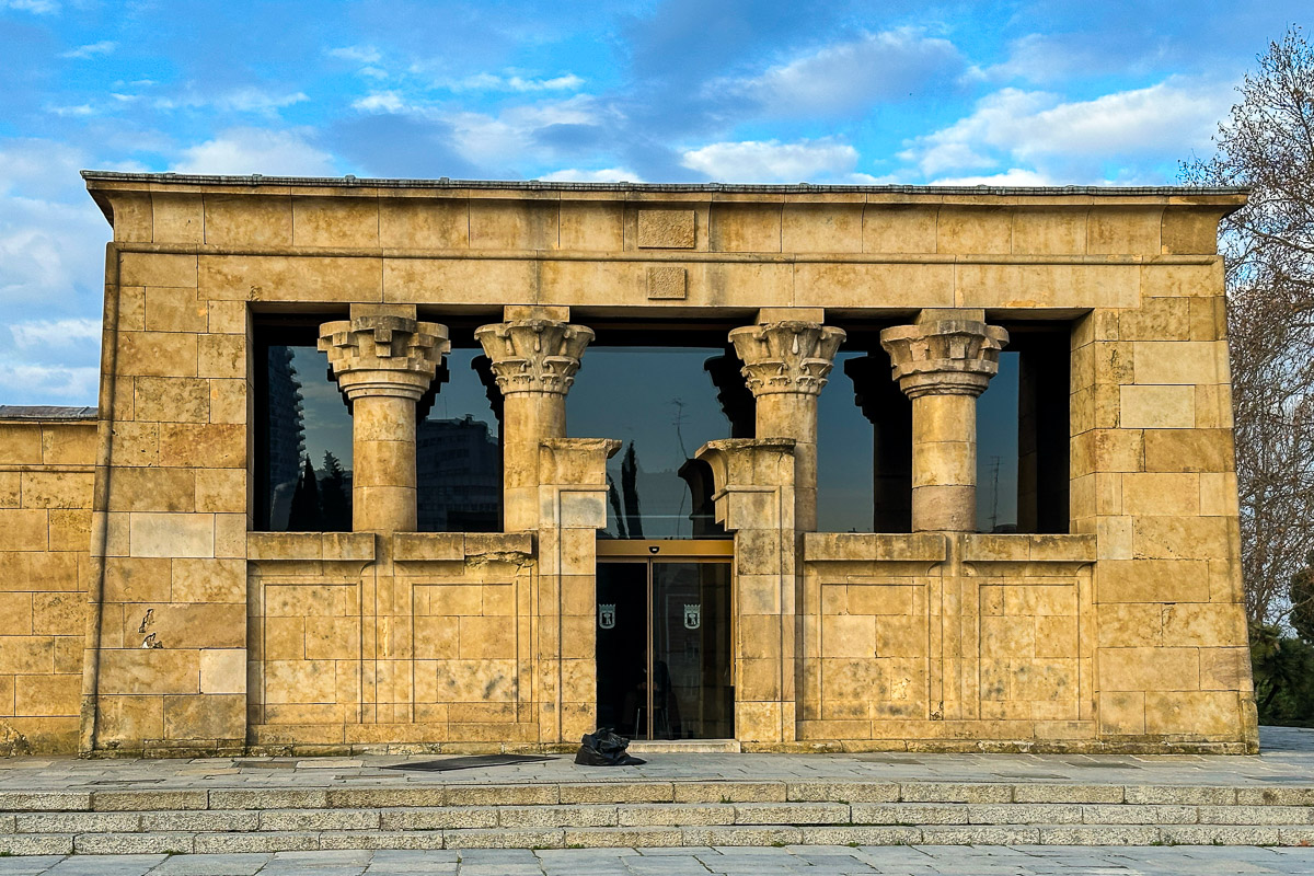 Świątynia Debod - wejście na wystawę