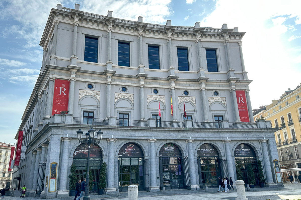 Fasada Teatro Real, tędy wchodzimy wybierając się na zwiedzanie