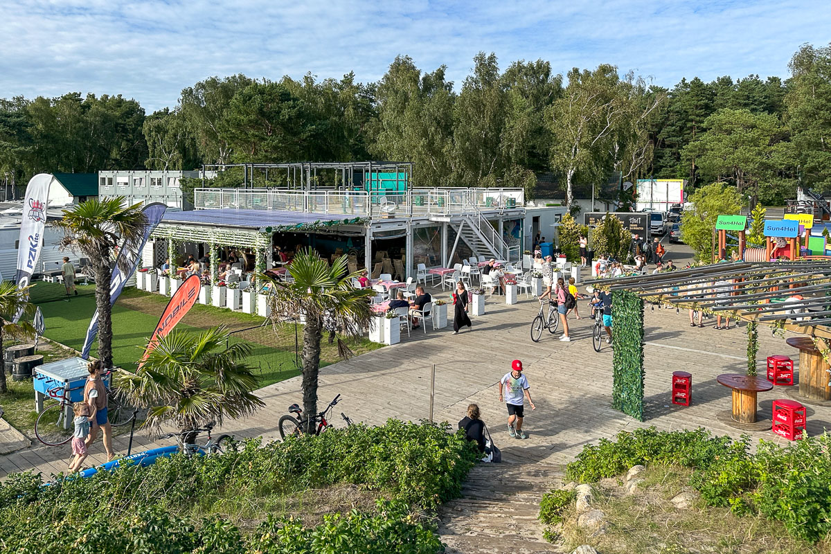 Restauracja na terenie kompleksu Sun4hel