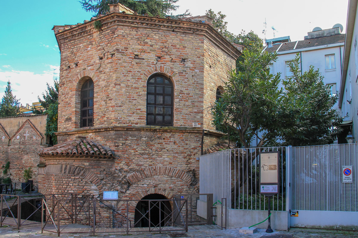 Baptysterium Arianów w Rawennie