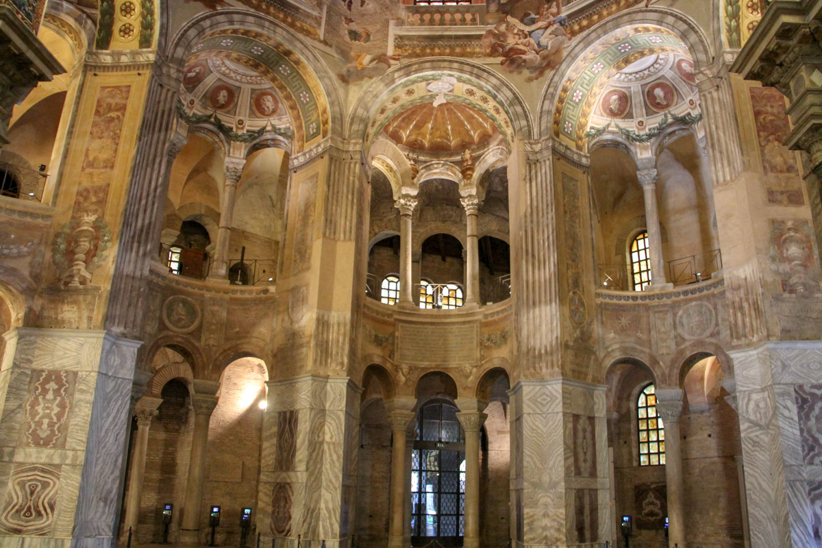Wnętrze bazyliki św. Witalisa w Rawennie