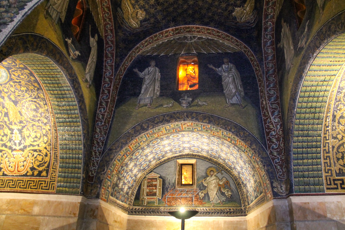 Mozaiki wewnątrz Mauzoleum Galli Placydii