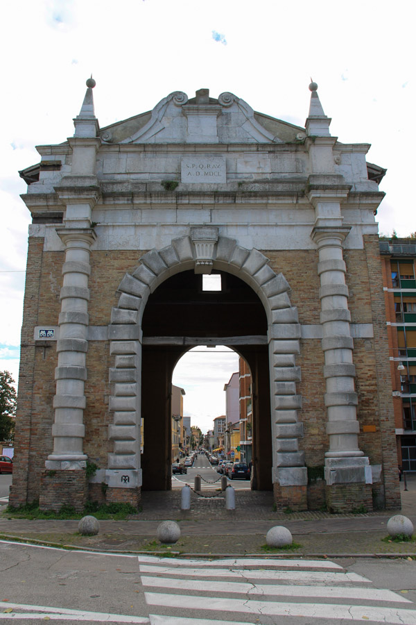 Porta Serrata - widok z drugiej strony