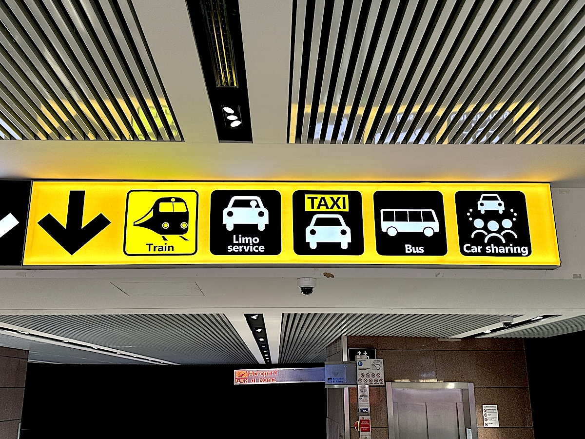 Lotnisko Rzym Fiumicino jest bardzo dobrze oznaczone - wystarczy podążać za znakami, a wszędzie łatwo się dostaniemy
