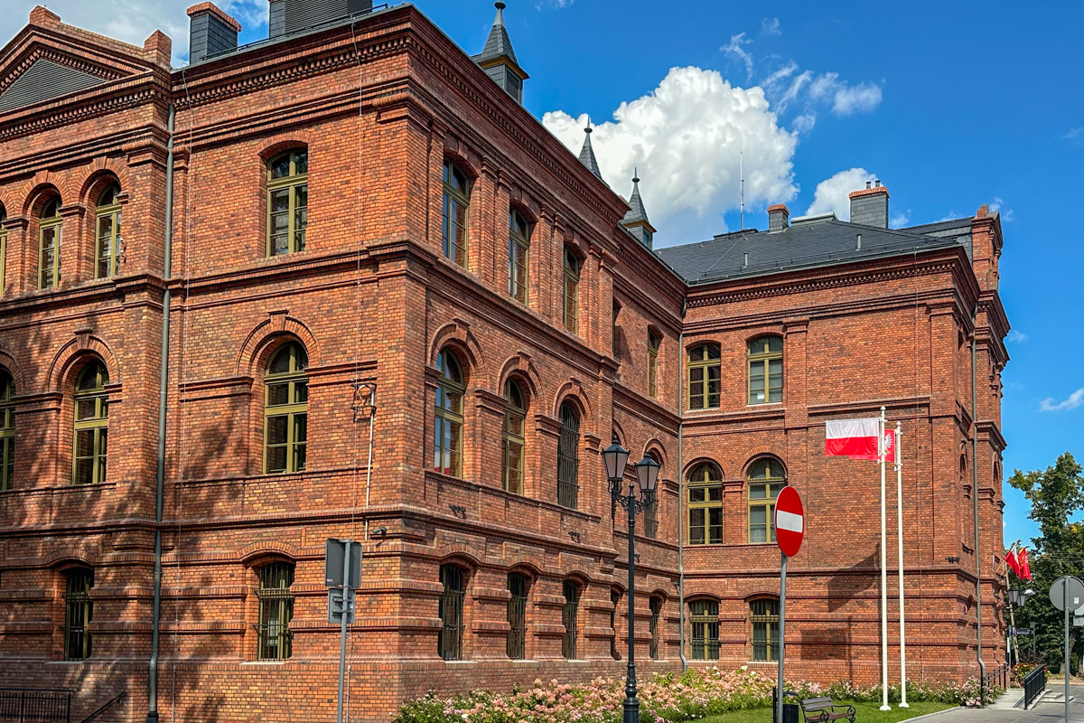 Urząd Miasta w Żyrardowie - dawny Kantor Główny Zakładów Żyrardowskich Hiellego i Dittricha