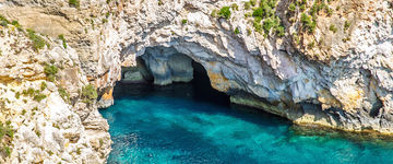 Blue Grotto na Malcie: malownicza jaskinia wyrzeźbiona w klifie