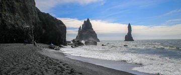 Czarna plaża Reynisfjara (Islandia) - dojazd, formacje skalne oraz informacje praktyczne