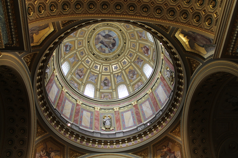 Wnętrze kopuły w Bazylice św. Stefana w Budapeszcie