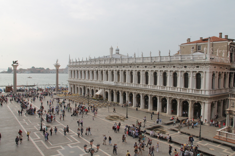 !Wenecja, taras bazyliki - widok na bibliotekę - Biblioteca Nazionale Marciana / Biblioteca di San Marco