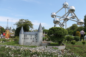 widok na Atomium - Mini-Europe Park w Brukseli
