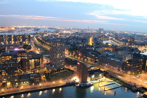 Widok z wieży widokowej Euromast w Rotterdamie - zachód słońca