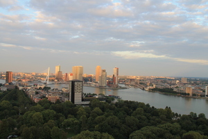 Widok z wieży widokowej Euromast w Rotterdamie