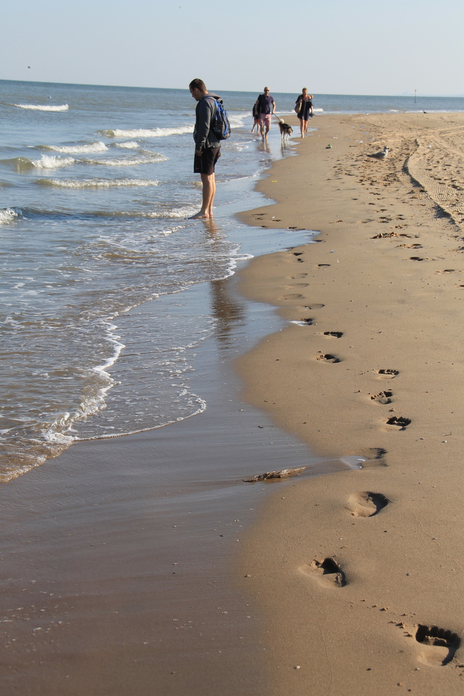 [spacer po plaży w Hadze]