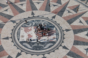Widok z Pomnika Odkrywców w Lizbonie - róża wiatrów