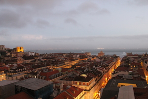 Elevador de Santa Justa - taras widokowy i widok na Lizbonę
