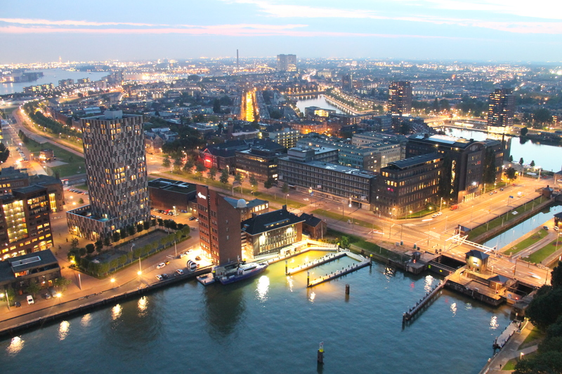 widok na Rotterdam z wieży widokowej Euromast