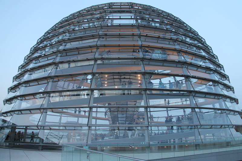 Reichstag, szklana kopuła Bundestagu w Berlinie