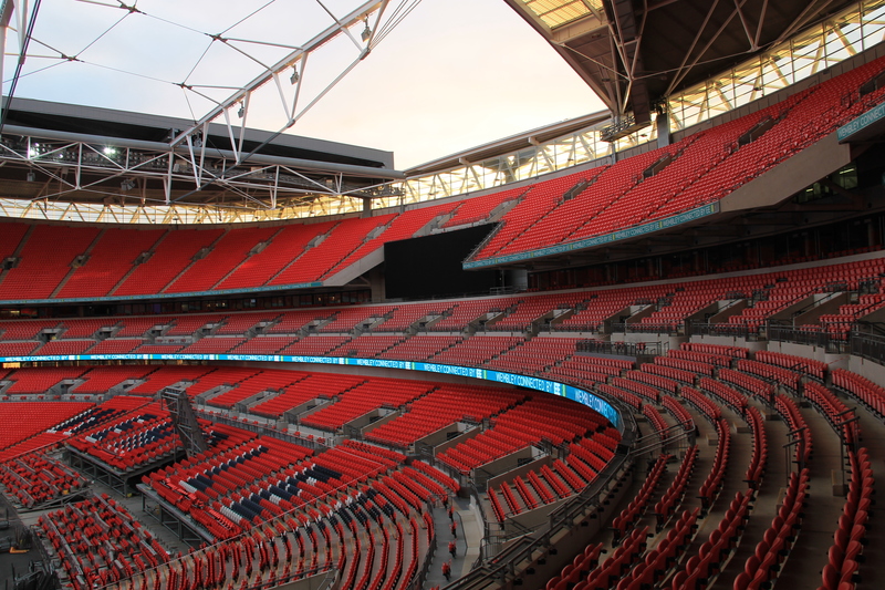 Zwiedzanie Wembley - widok na drugą stronę trybun