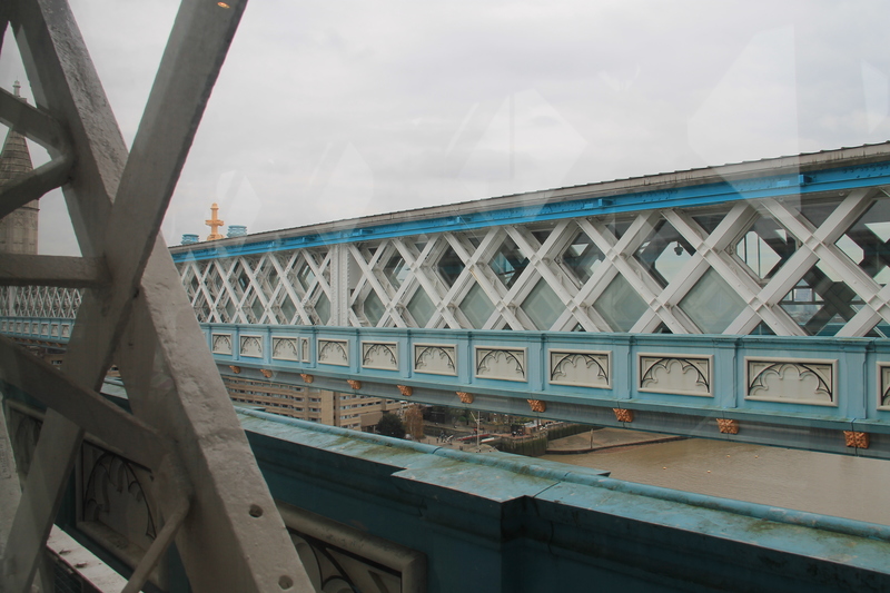Kładka mostu Tower Bridge w Londynie
