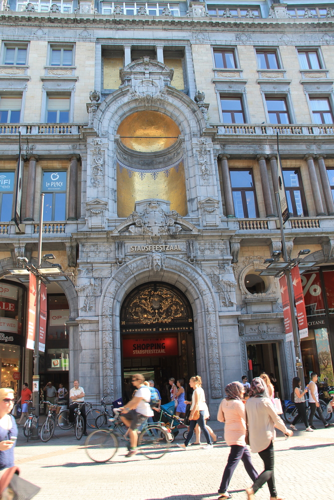 Stadfeestzaal - centrum handlowe w Antwerpii