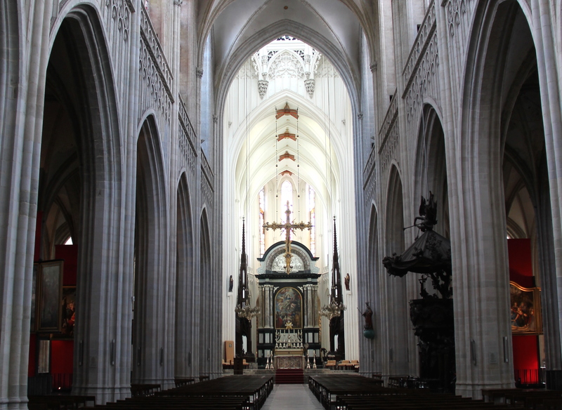 !Wnętrze Katedry w Antwerpii