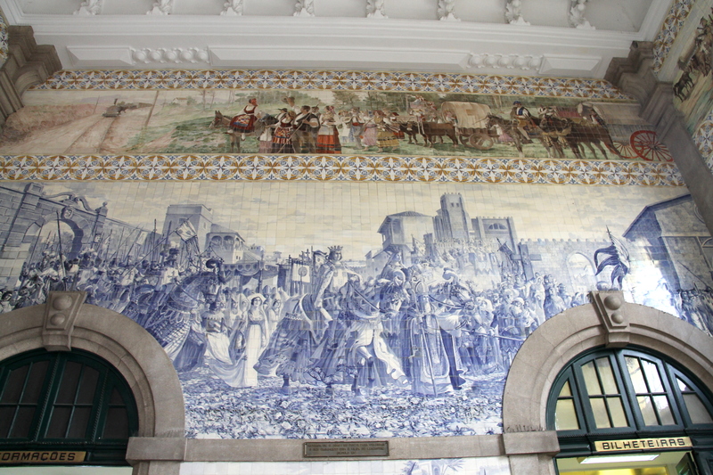 !Wnętrze dworca Porto-São Bento