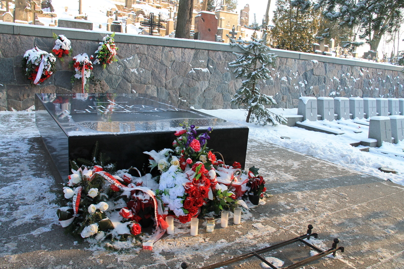 Cmentarz na Rossie w Wilnie - grób matki i serce syna
