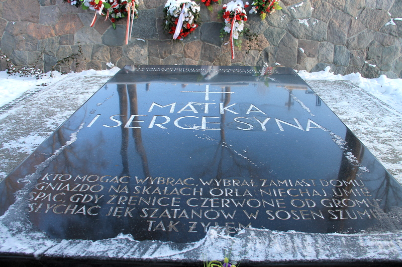 Matka i Serce Syna - grób matki Józefa Piłsudskiego ze złożonym sercem Marszałka - Cmentarz na Rossie w Wilnie