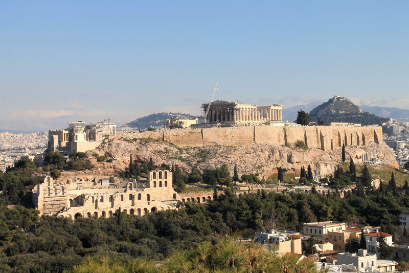 Widok na Akropol ze wzgórza Filopapposa - to właśnie z tego pagórka wystrzelono w stronę Partenonu