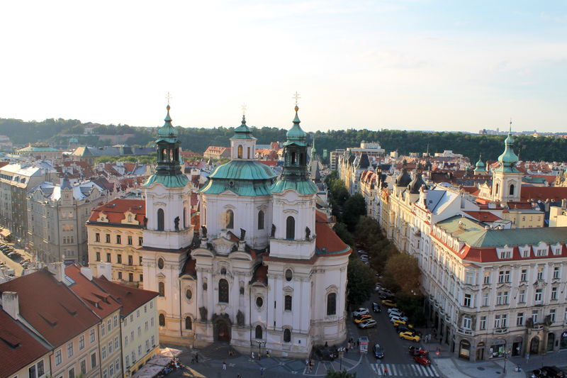 !Widok (z wieży Ratusza Staromiejskiego) na Kościół św. Mikołaja w Pradze