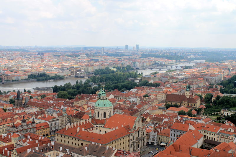 Widok na Pragę z wieży katedralnej
