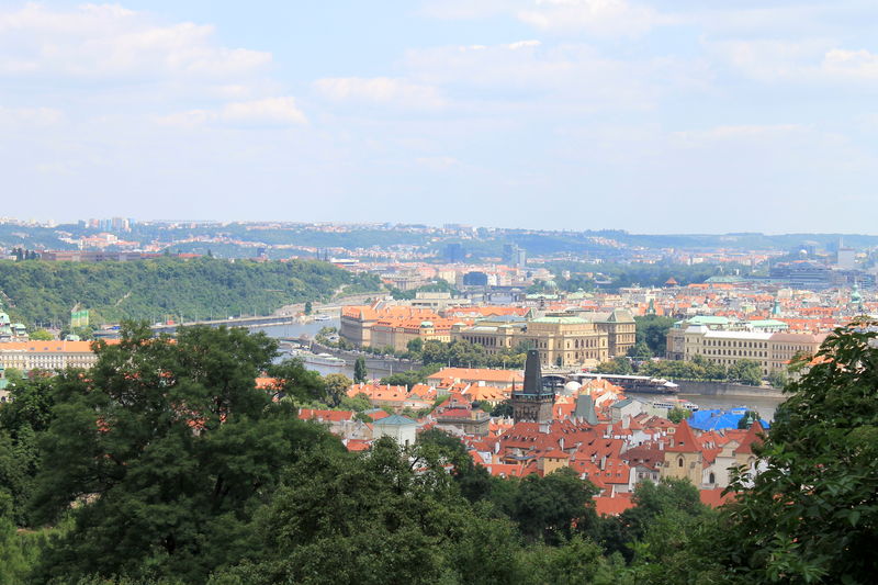 Widok na Pragę ze wzgórza Petrin