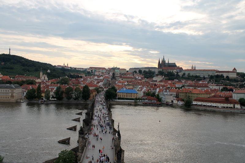 !widok z wieży przy moście Karola w Pradze