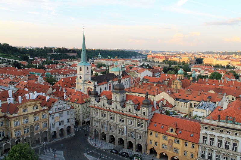 widok z Kościoła św. Mikołaja w Pradze, w dzielnicy Mala Strana