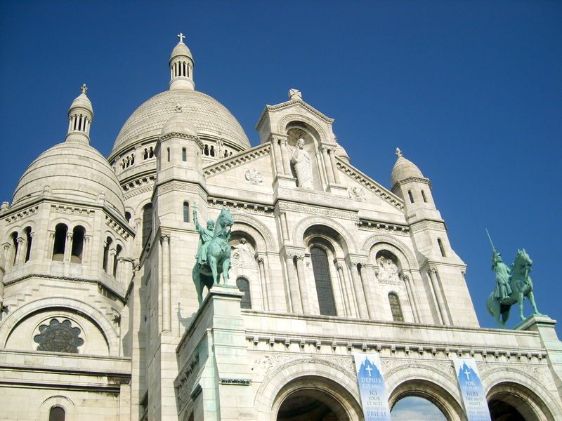 [Bazylika Sacre Coeur - Bazylika Świętego Serca - wzgórze Montmartre w Paryżu]