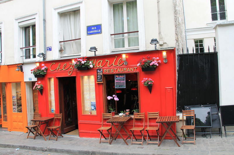 [spacer po dzielnicy Montmartre w Paryżu]