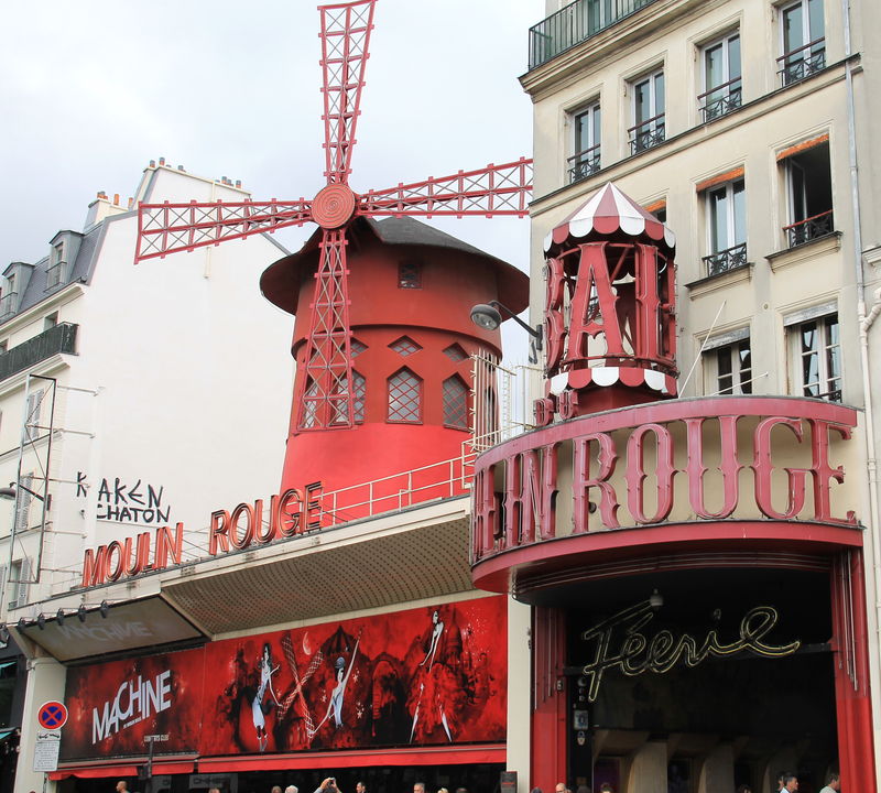 !Moulin Rouge - słynny "Czerwony Młyn" - Montmartre, Paryż