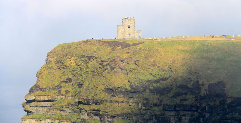 kamienna wieża - O'Brien's Tower na Kilfach Moher w Irlandii